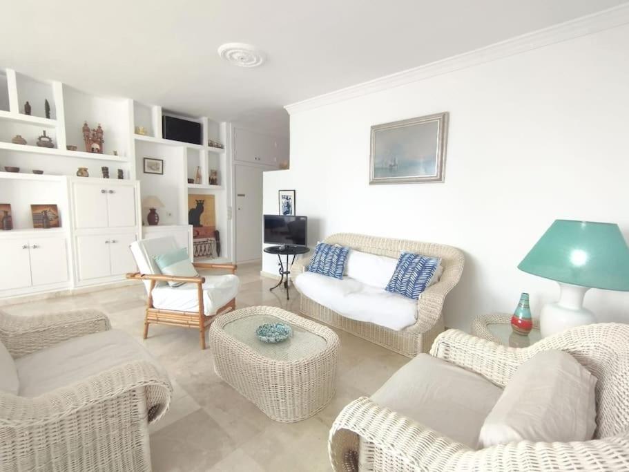 Beautiful 2 Bedroom In Calle Carabeo, 네르하 외부 사진